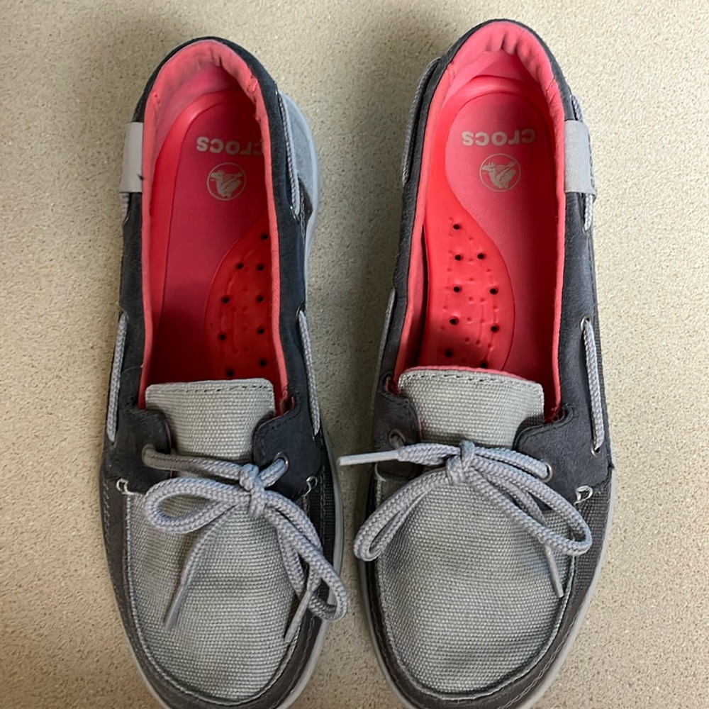 CROCS Women’s Boat Shoe Walu Gray Loafer Size 7